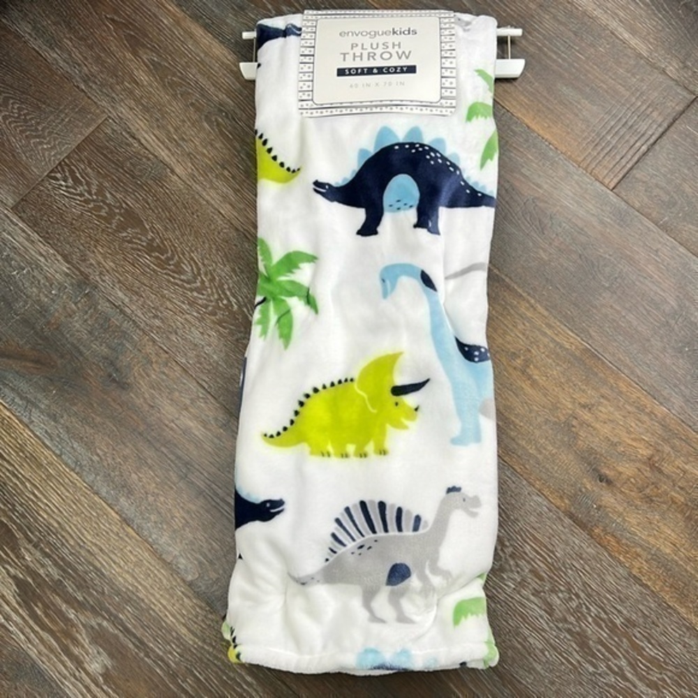 KIDS - Envogue Kids - ‘Dinosaurs’ plush throw. 60” x 70”. NWT. Firm!